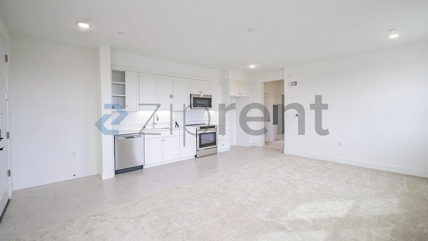 2 bed, 821 sqft, $1,995 — Photo 3