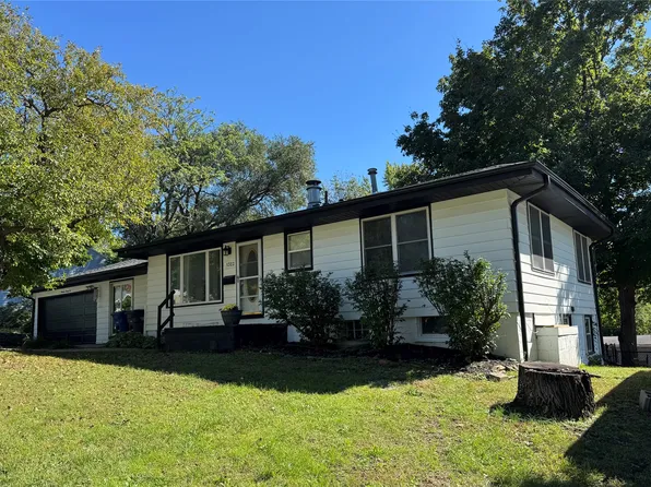 1322 Oak Park Ave, Des Moines, IA 50313