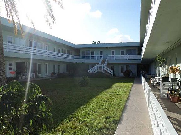 2nd image of 2700 NE 135th St APT 7
