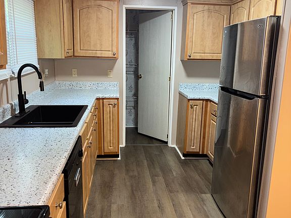 3rd image of 119 E Harzell Ln