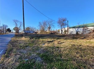1 W Rogers St #B, Lincoln, AR 72744