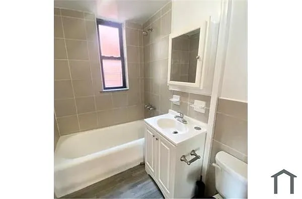 Building Photo - 1641 Metropolitan Ave #2B