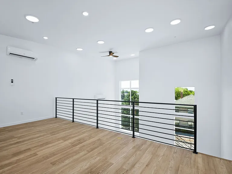 307 Pine St — Photo 10
