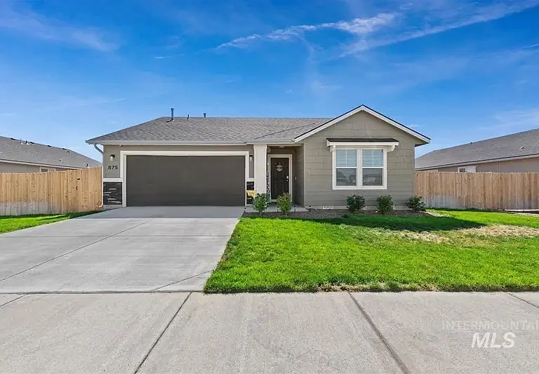 875 SW Crested St — Photo 1