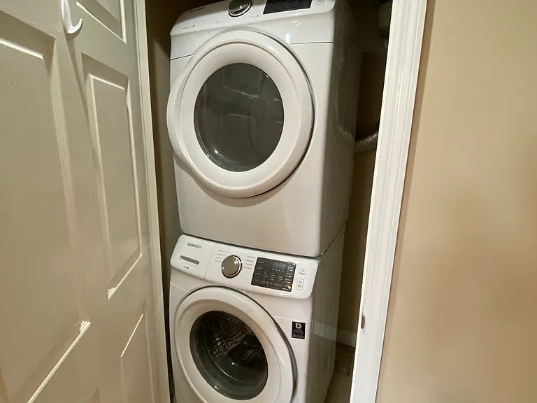 In-unit washer dryer.
