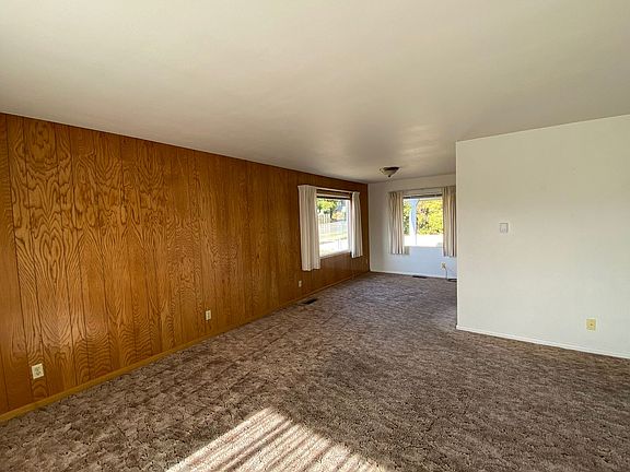 4th image of 104 E Cedar Ave