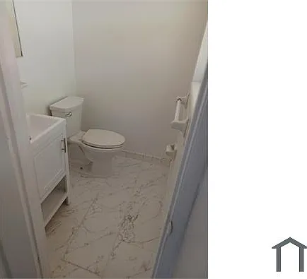 561 NW 21st Ct — Photo 9
