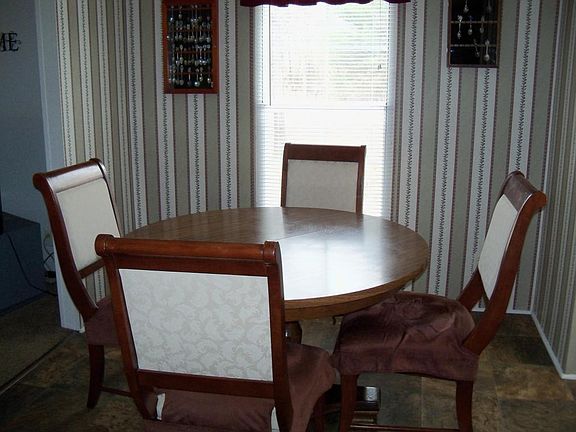 4th image of 140 Robert E Lee Dr