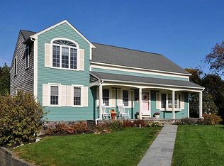 104 Gossets Turn Dr, Middletown, RI 02842