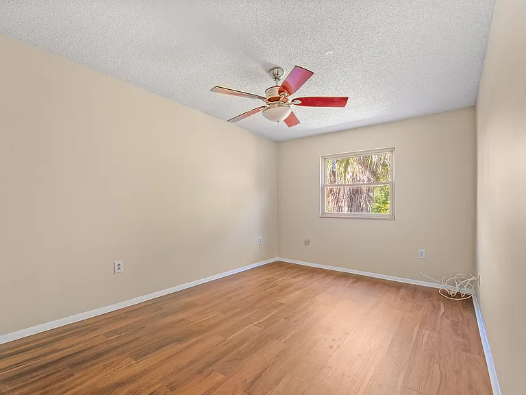 331 Greencastle Dr — Photo 20