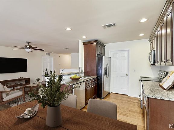 3rd image of 70 Round Table Ct