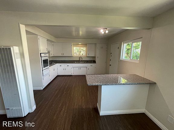 5th image of 2605 Carnegie Ln APT B