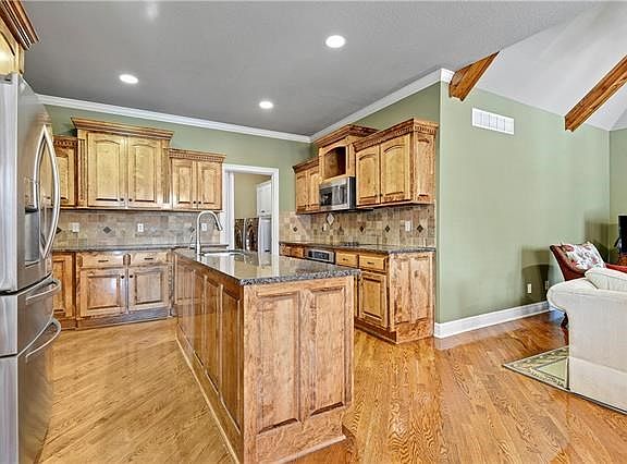4th image of 9402 Pleasant Ave