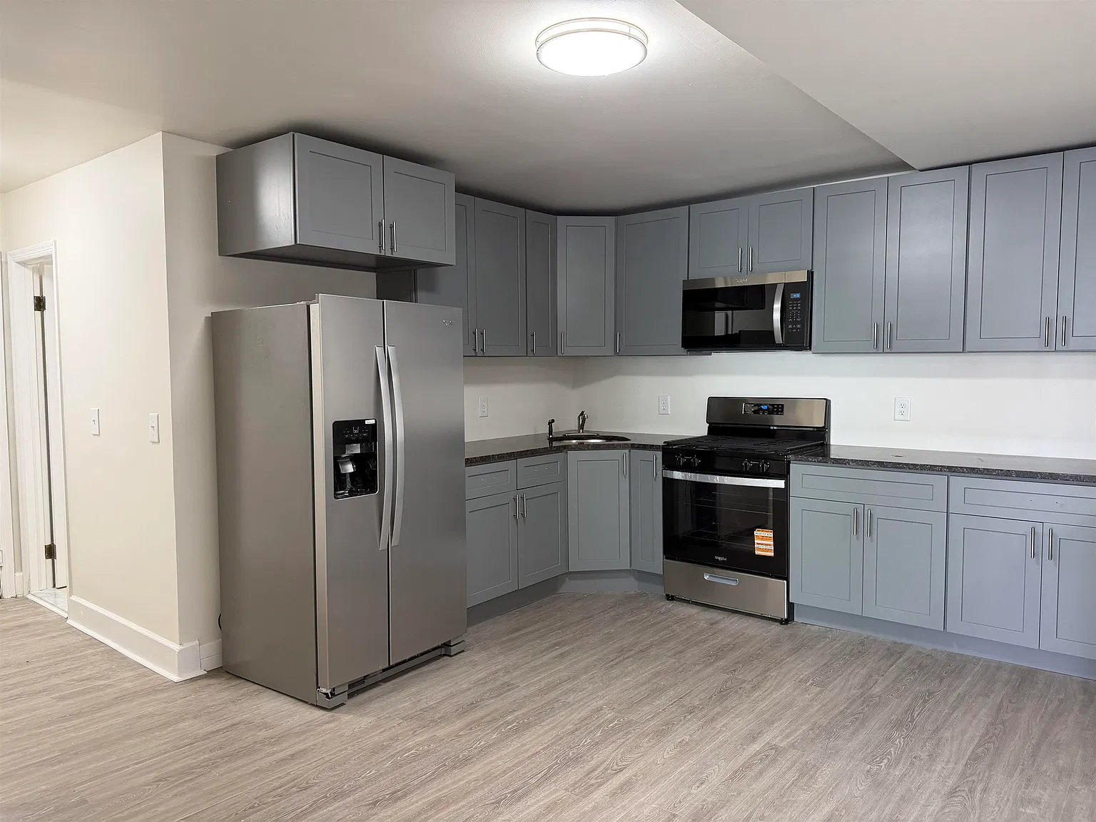 2 bed, 1.0 bath, 1050 sqft, $2,400 — Photo 1