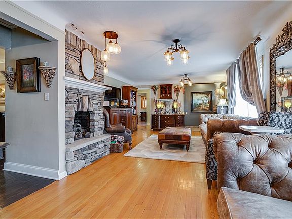 3rd image of 315 Timberlane Dr