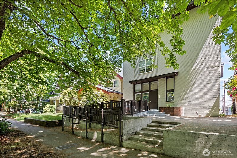 2nd image of 4714 17th Avenue NE