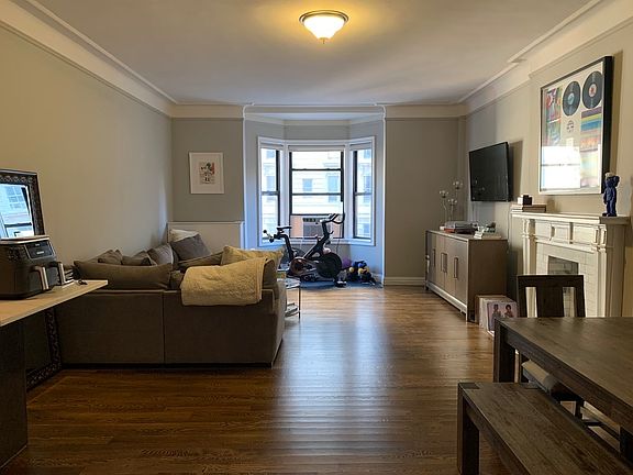 3rd image of 2350 Broadway #427-A