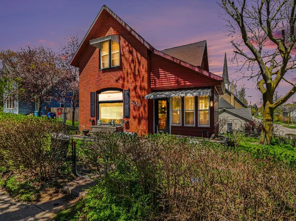 306 5th St, Manistee, MI 49660
