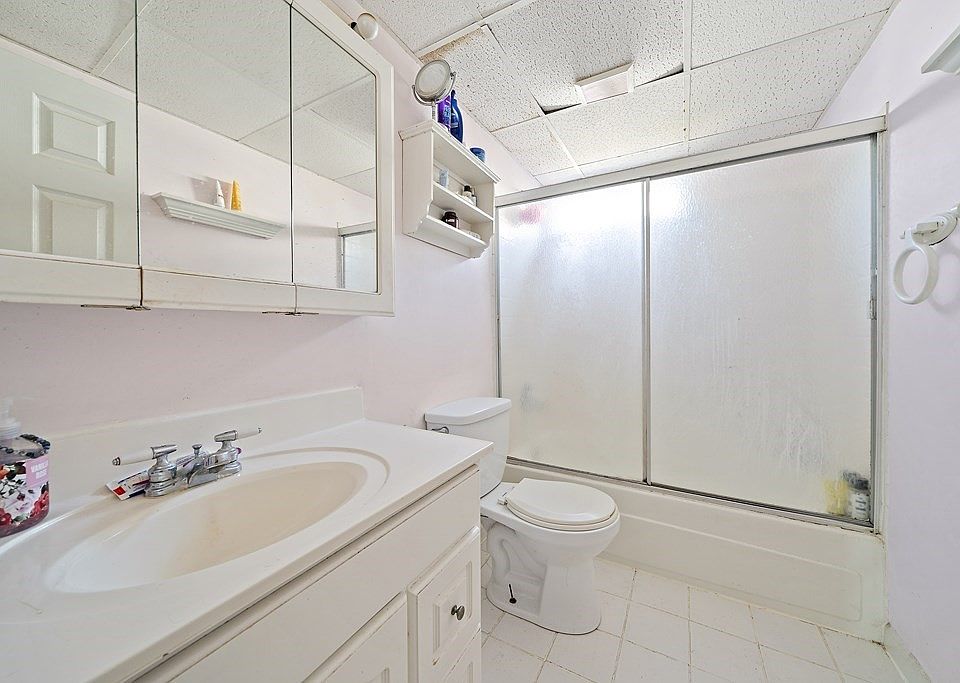 2nd image of 6 Royal Dane Dr APT 32