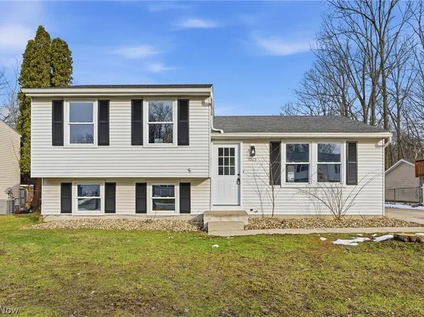 1065 Shadowlawn Dr, Ravenna, OH 44266