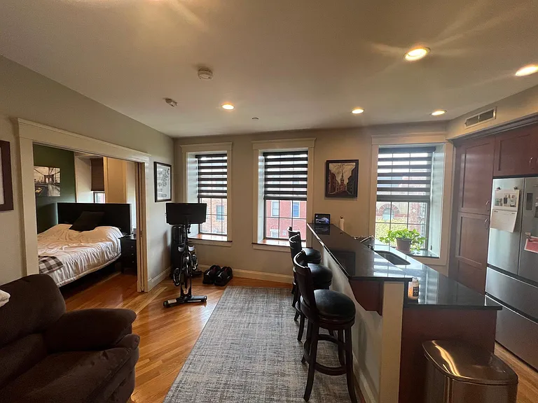 469 Hanover St #5F — Photo 5