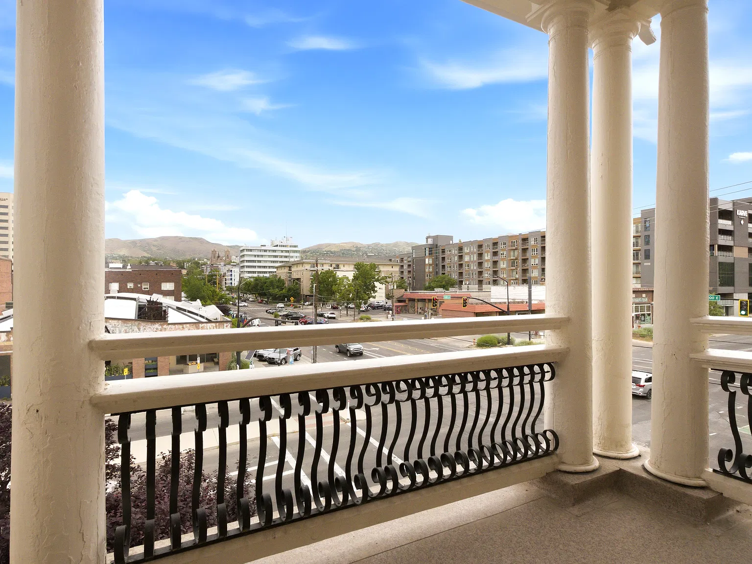 2 bed, 1175 sqft, $2,286 — Photo 1