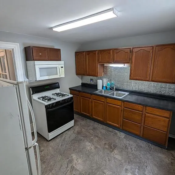 447 Main St — Photo 16