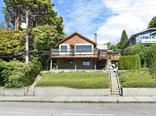 511 S Fletcher Rd, Gibsons, BC V0N 1V0