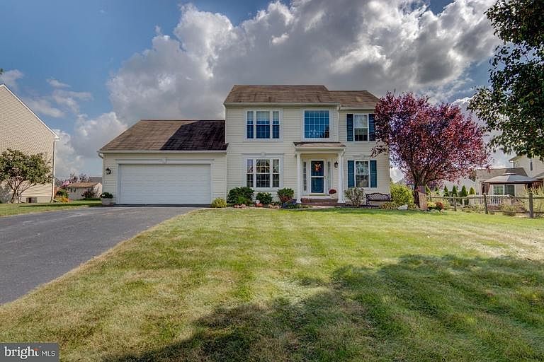 1st image of 411 Redbud Dr