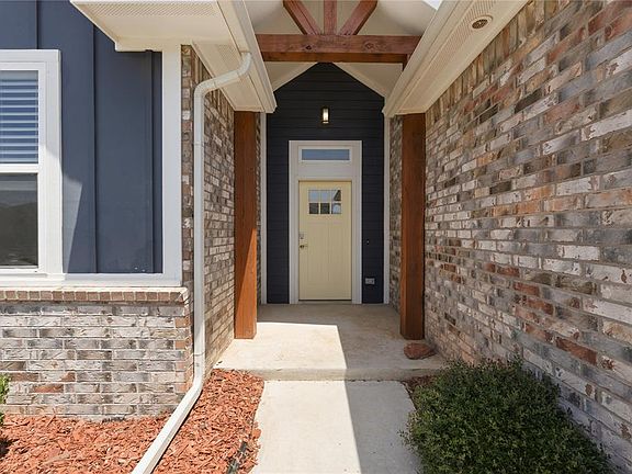 2nd image of 509 NW 183rd St
