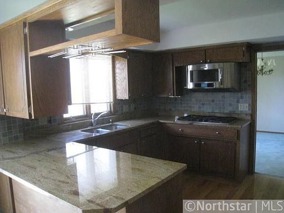 5th image of 3913 Clover Ave
