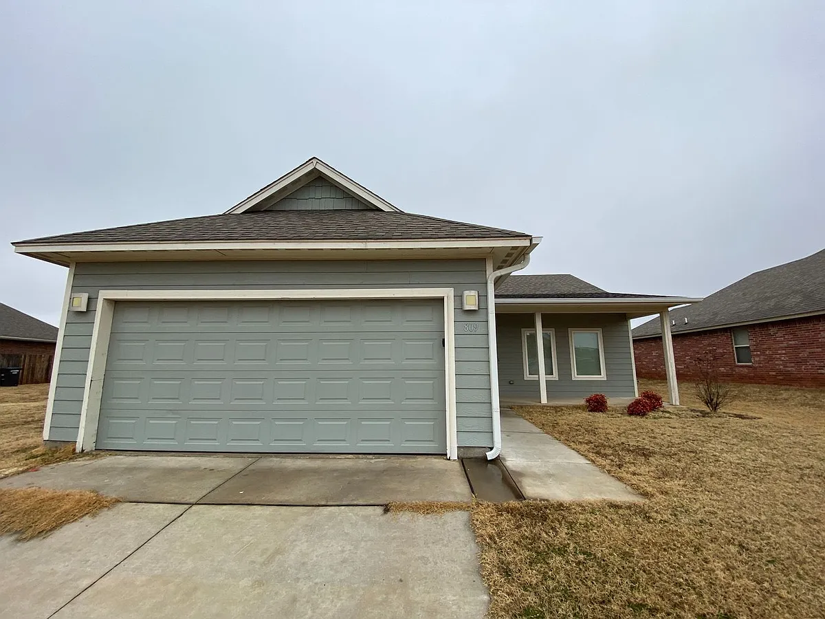 Building Photo - 809 Lakeview Dr