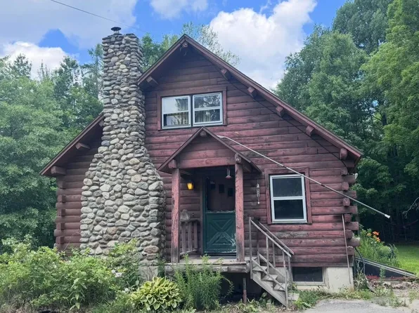 723 Middle Road, Bradford, ME 04410