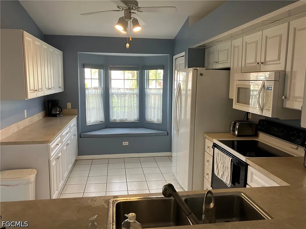 2 bed, 2.0 bath, 1237 sqft, $3,000 — Photo 2