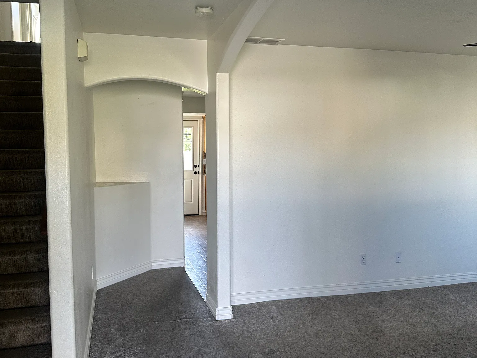 4 bed, 1600 sqft, $2,000 — Photo 4