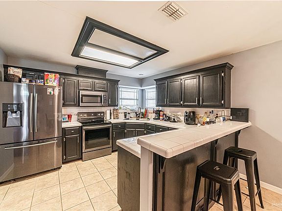 4th image of 3409 N Champagne Dr
