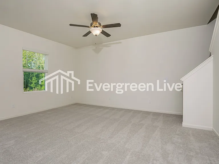 305 Logan Creek Dr — Photo 4