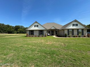1094 N Pebble Cv, Byhalia, MS 38611