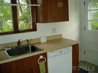 4th image of 137 Alexander Ave