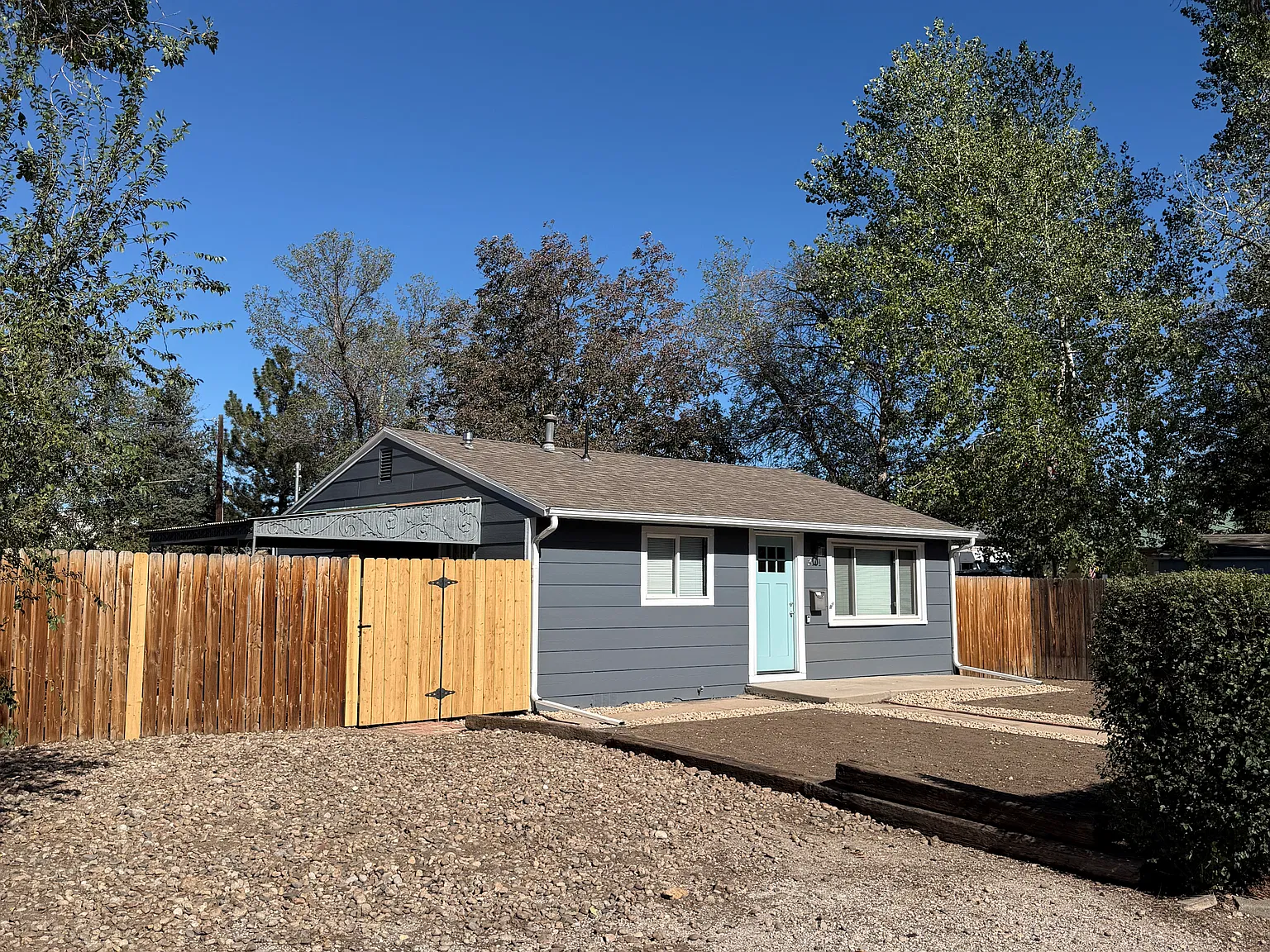 2 bed, 700 sqft, $2,200 — Photo 1