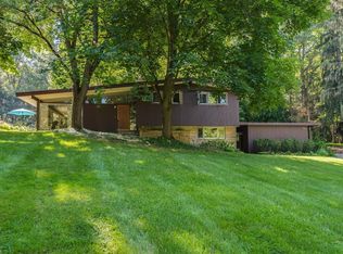 4056 Thornoaks Dr, Ann Arbor, MI 48104