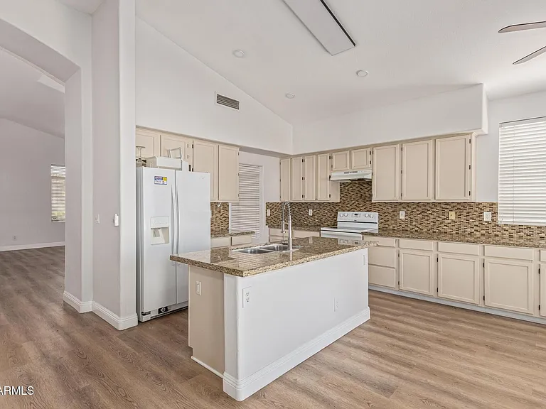 15213 N 55th Way — Photo 17