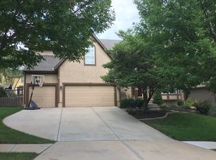 21522 W 99th St, Lenexa, KS 66220