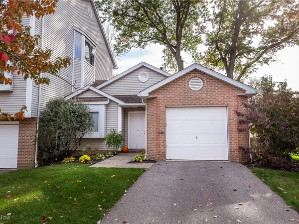 344 Village Pointe Dr #6, Akron, OH 44313