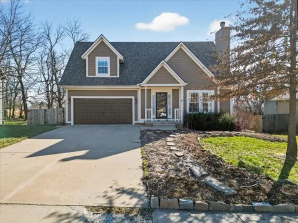 20493 W 221st St, Spring Hill, KS 66083