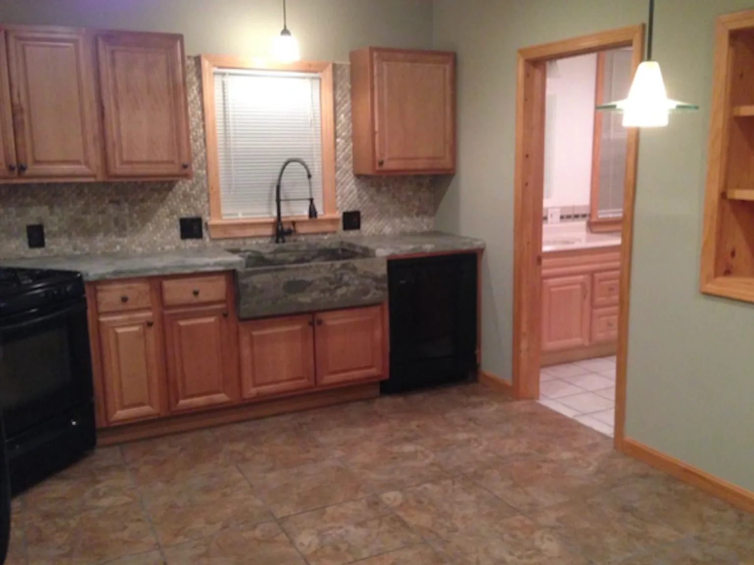 3 bed, 1200 sqft, $2,600 — Photo 4