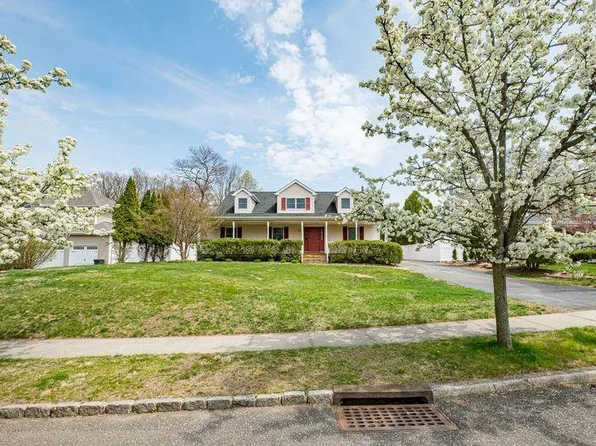 30 Black Gum Tree Lane, Kings Park, NY 11754