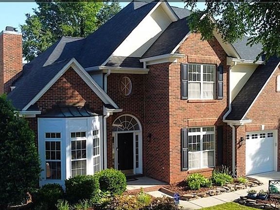 3rd image of 15811 Lavenham Rd