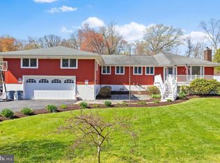 261 Mill Ln W, Columbus, NJ