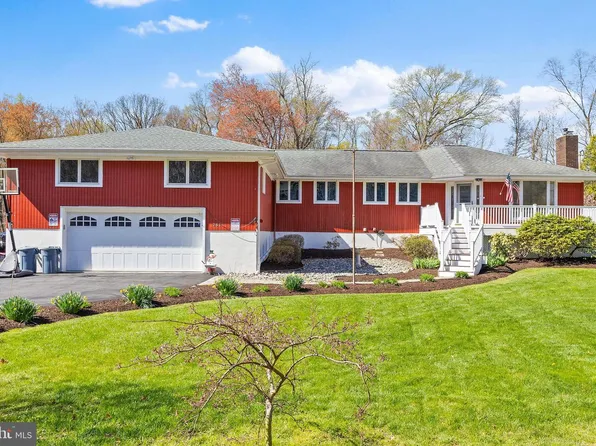 261 Mill Ln W, Columbus, NJ 08022